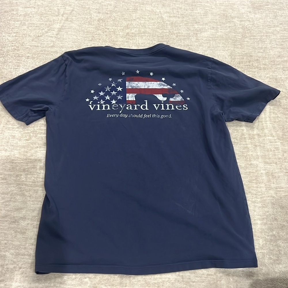 Vineyards vines tee men’s medium